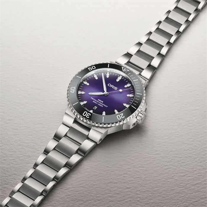 Oris Aquis Date Taste of Summer 01 733 7789 4158-07 8 23 04PEB